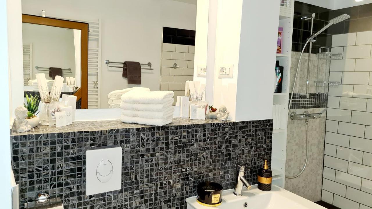 Апартаменты La Fluturi Apartament Сучава Экстерьер фото